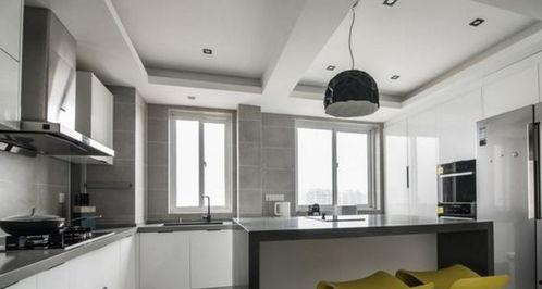 和老公在厨房缠绵,夫妻间的甜蜜缠绵瞬间